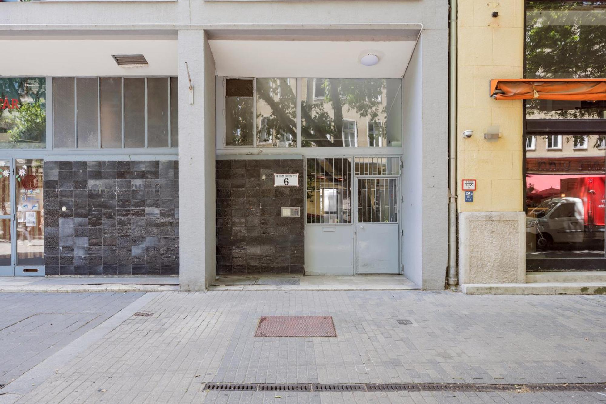 Elegant Home Overlooking The Music Academy Budapeste Exterior foto